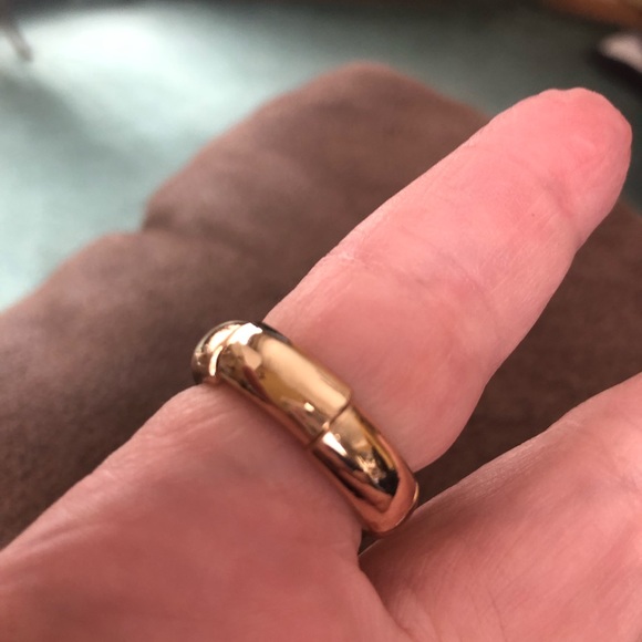 Women’s Ring - Picture 2 of 3